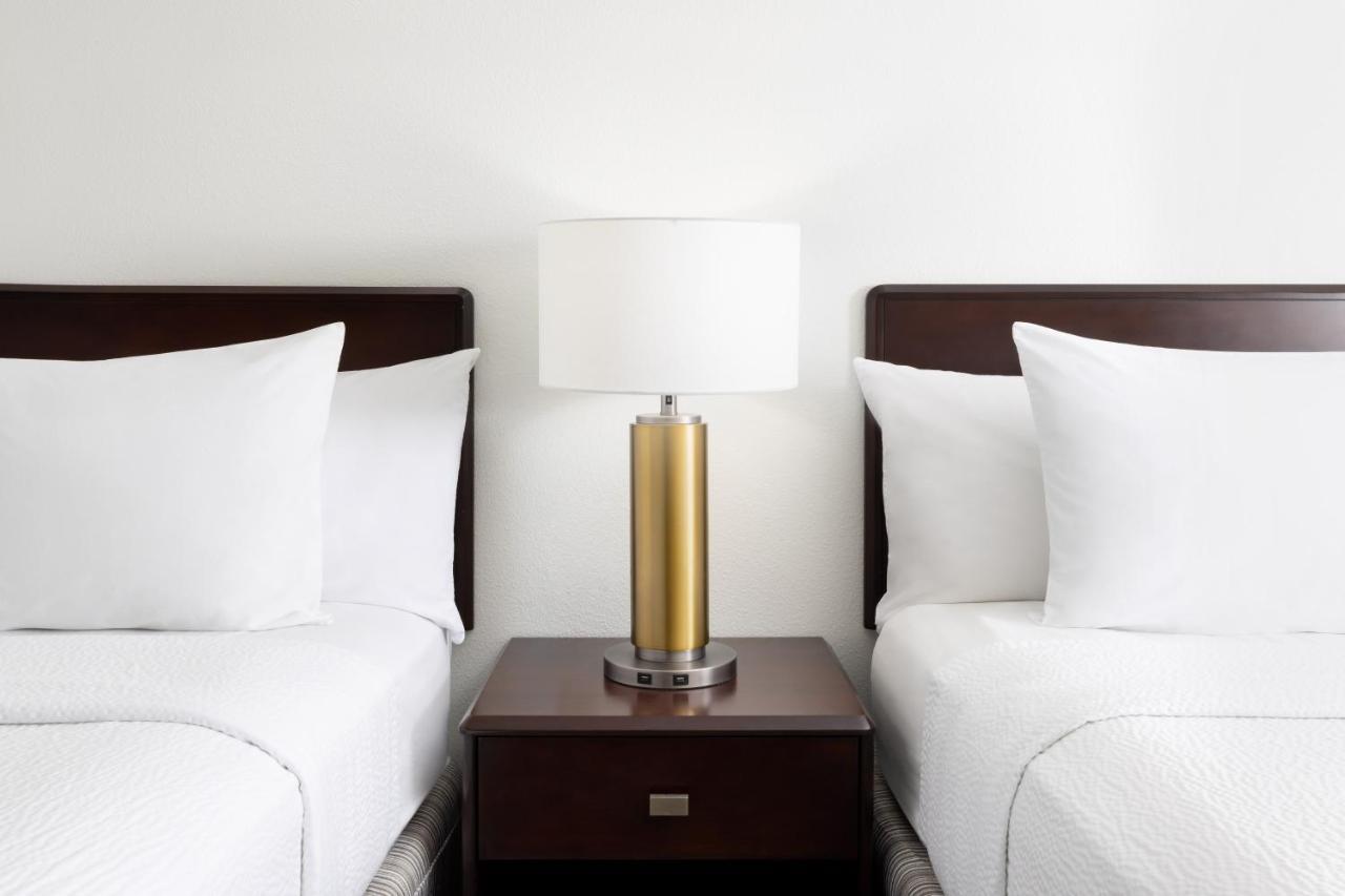 Springhill Suites Fresno Exteriér fotografie