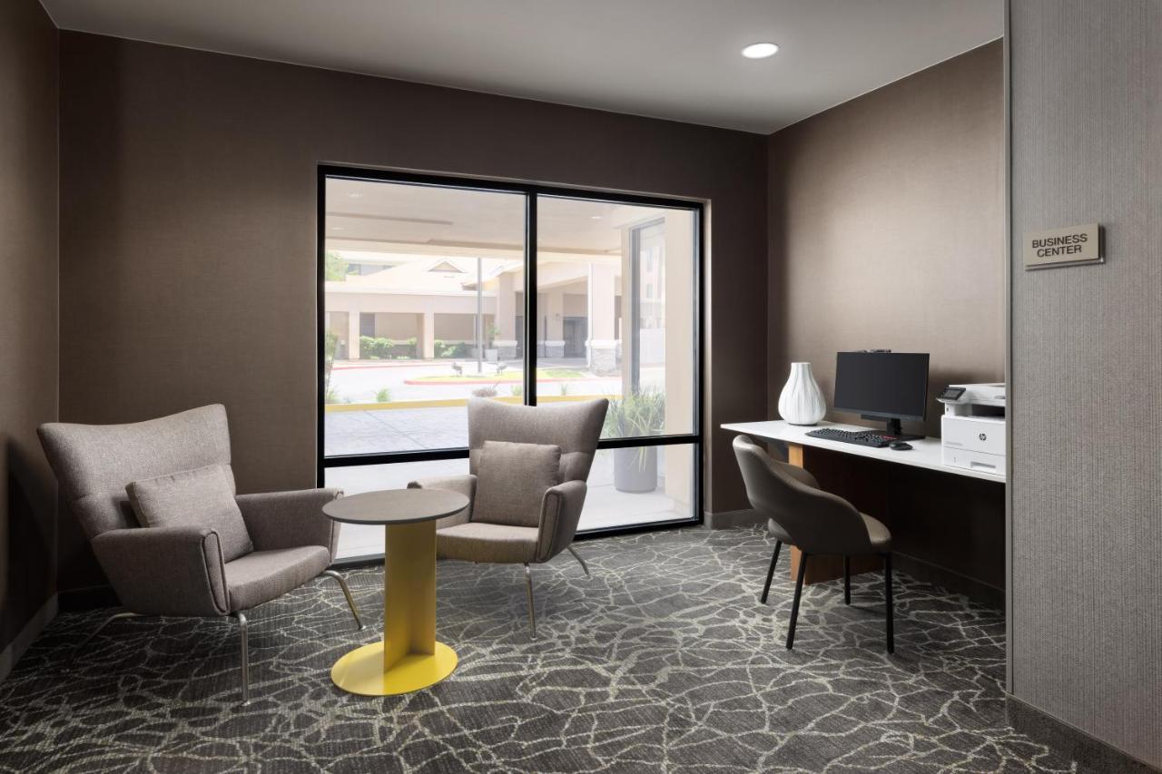 Springhill Suites Fresno Exteriér fotografie