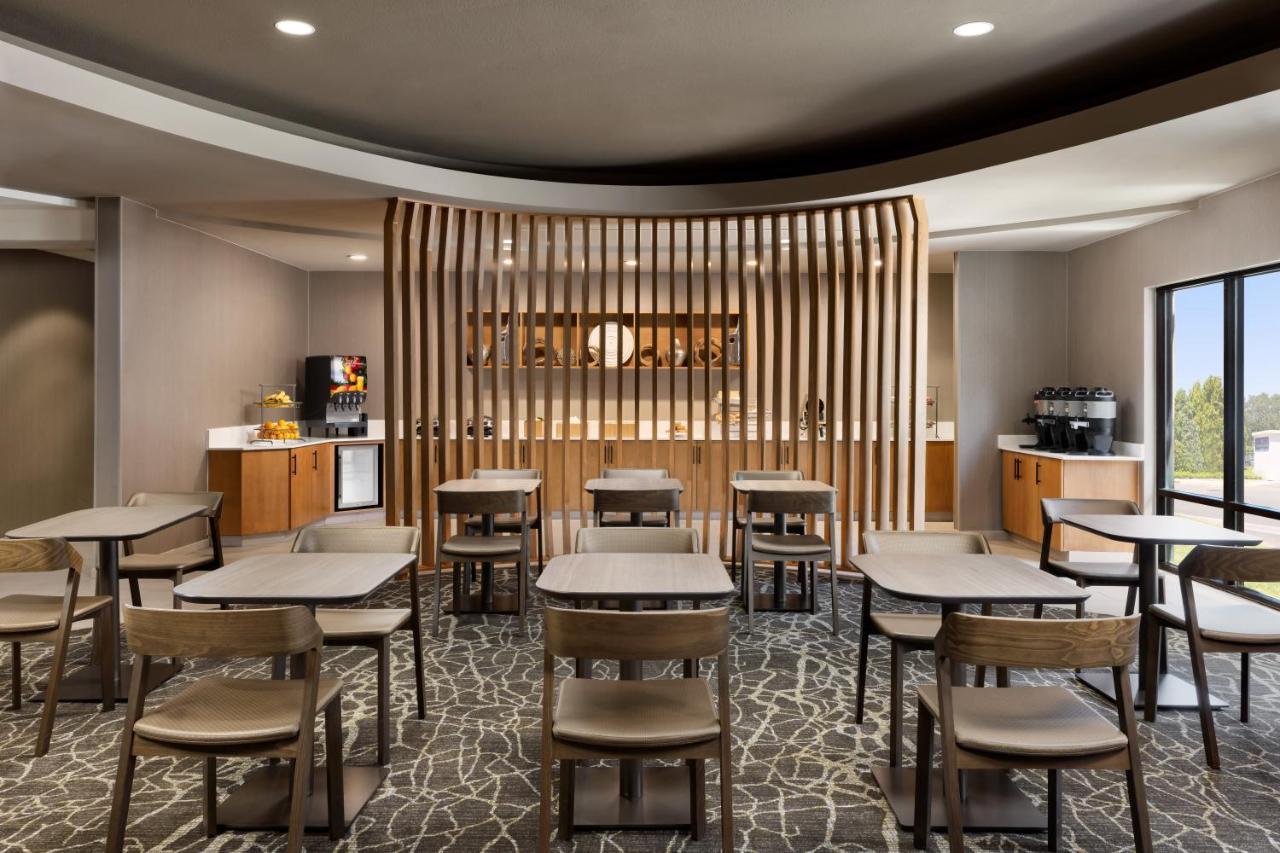 Springhill Suites Fresno Exteriér fotografie
