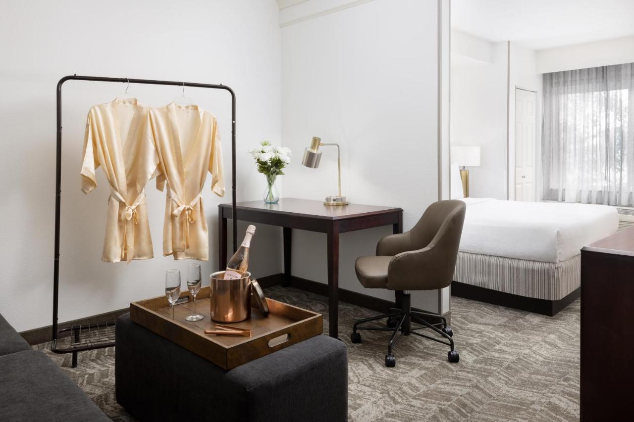 Springhill Suites Fresno Exteriér fotografie