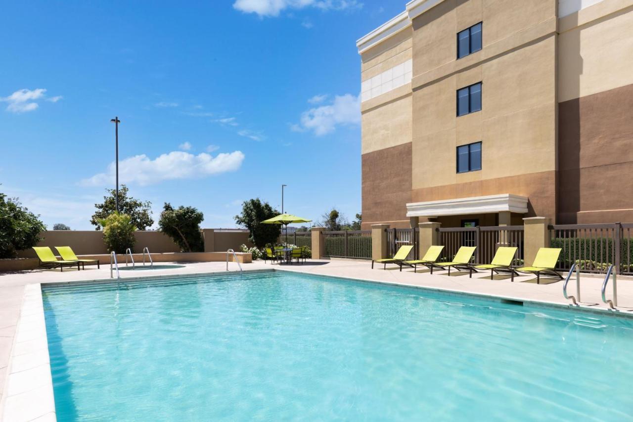 Springhill Suites Fresno Exteriér fotografie