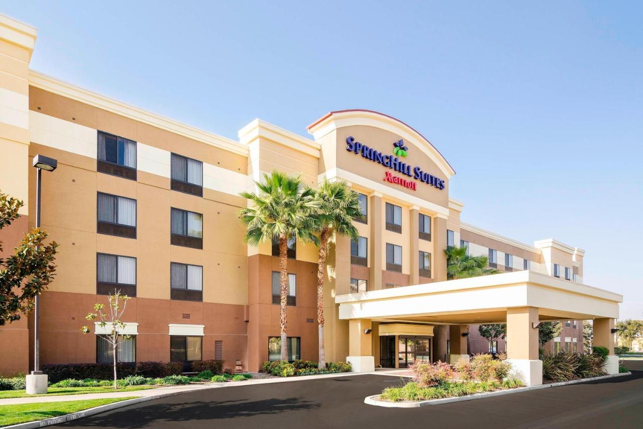 Springhill Suites Fresno Exteriér fotografie