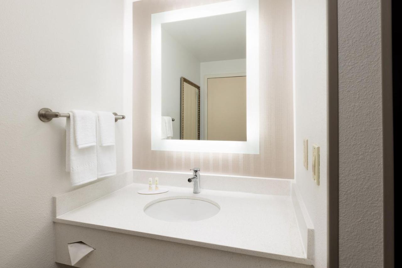 Springhill Suites Fresno Exteriér fotografie