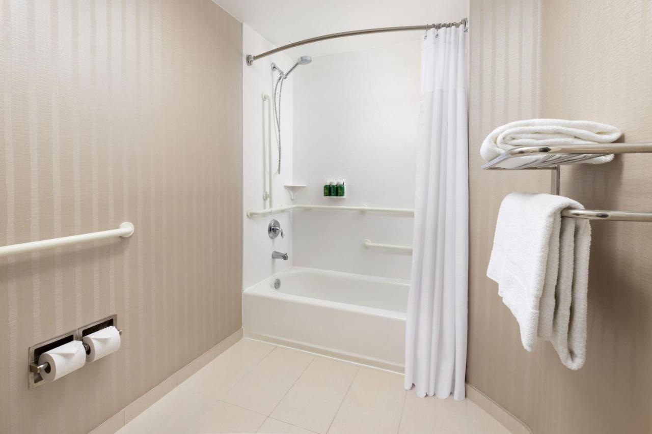 Springhill Suites Fresno Exteriér fotografie