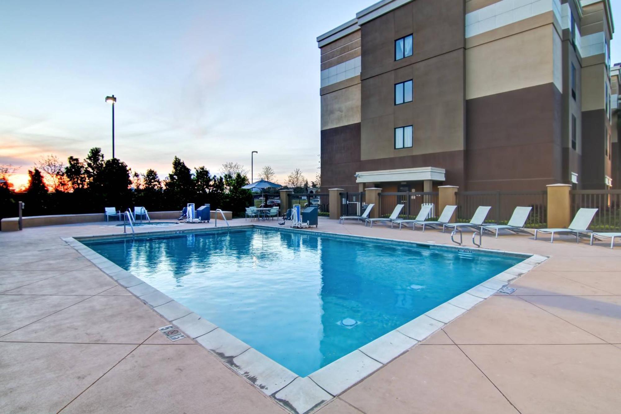 Springhill Suites Fresno Exteriér fotografie