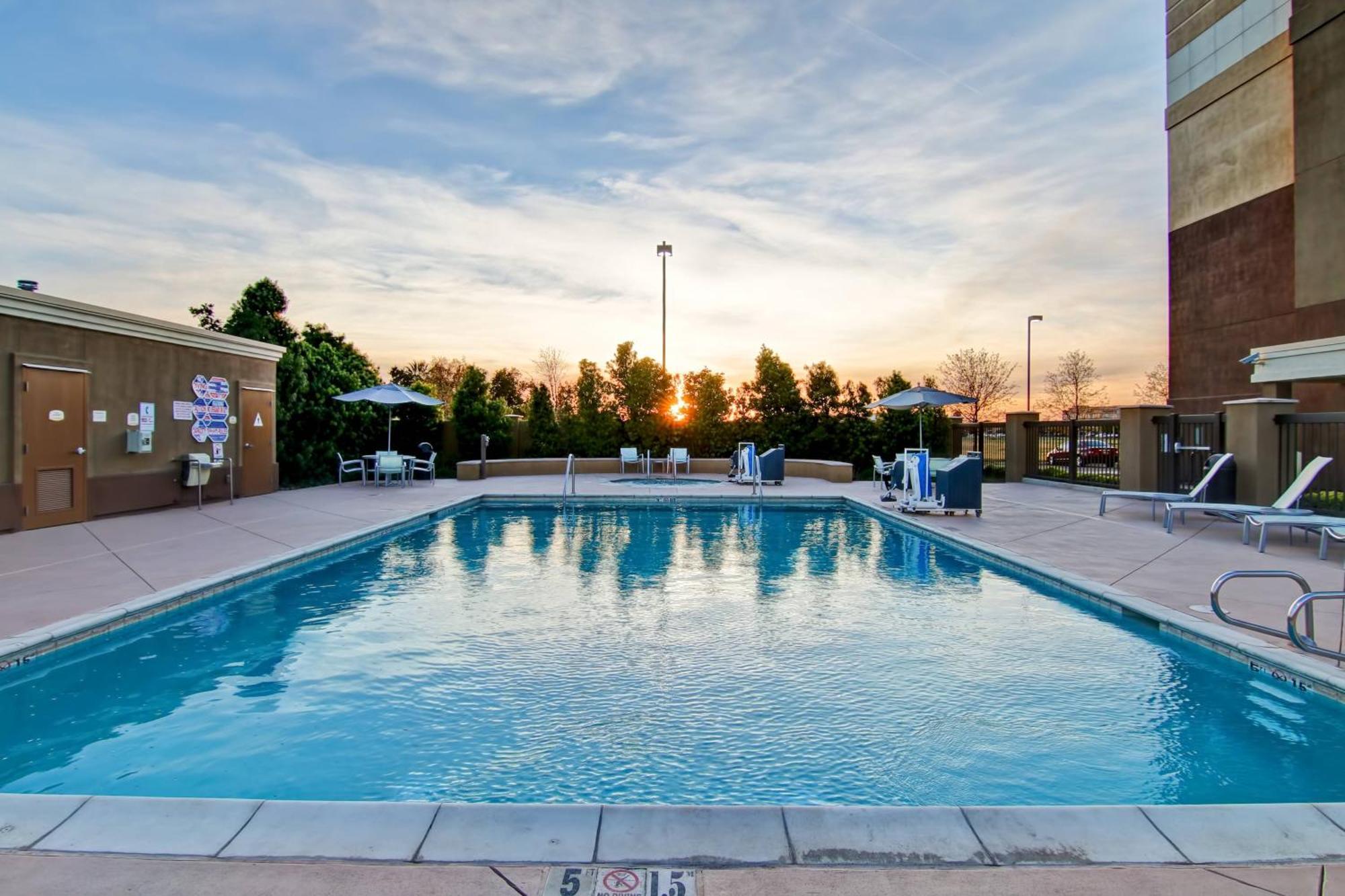 Springhill Suites Fresno Exteriér fotografie