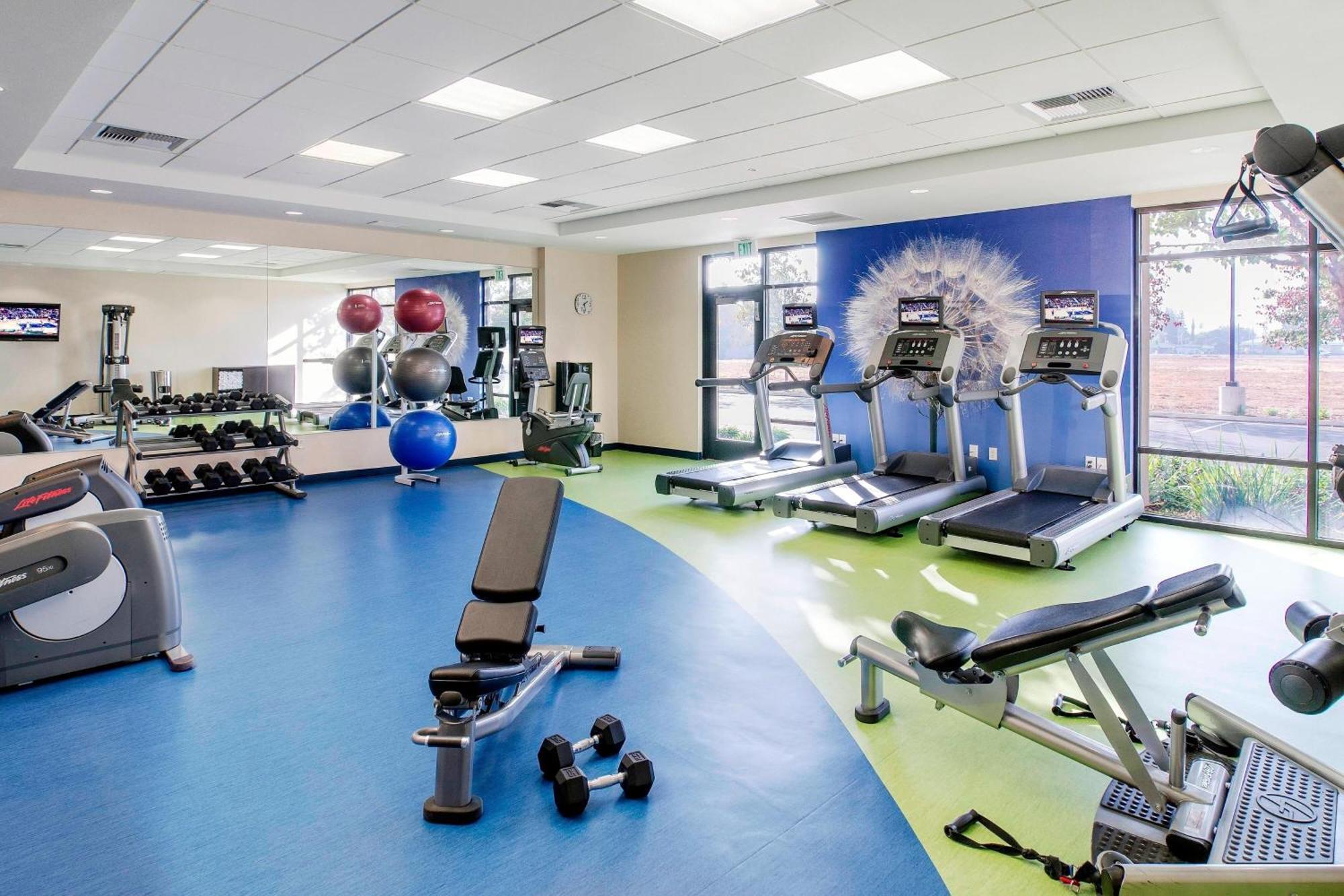 Springhill Suites Fresno Exteriér fotografie
