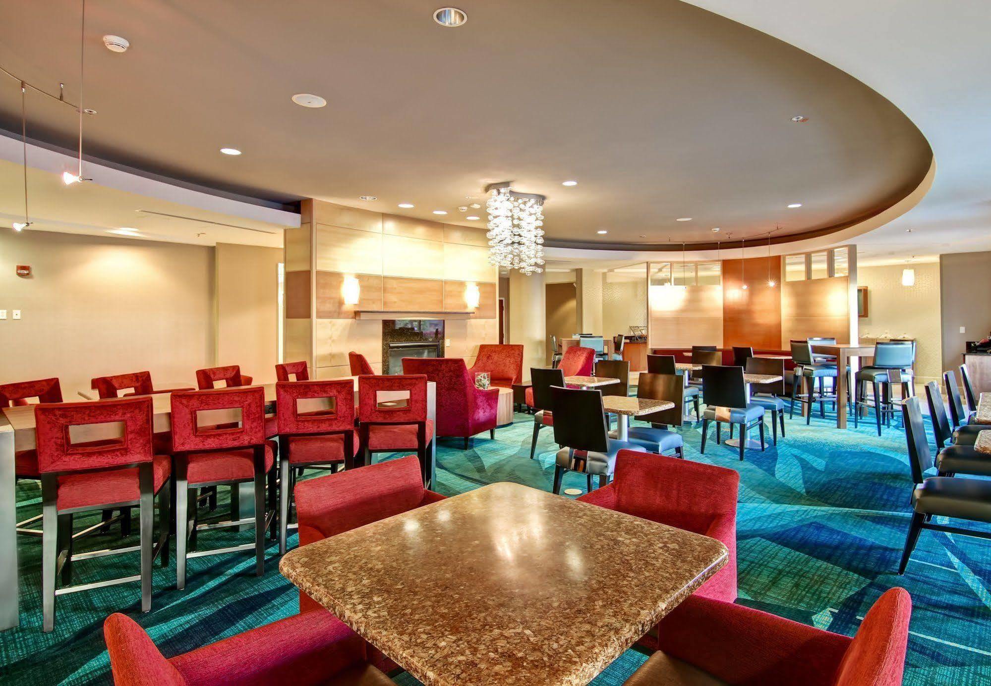 Springhill Suites Fresno Exteriér fotografie