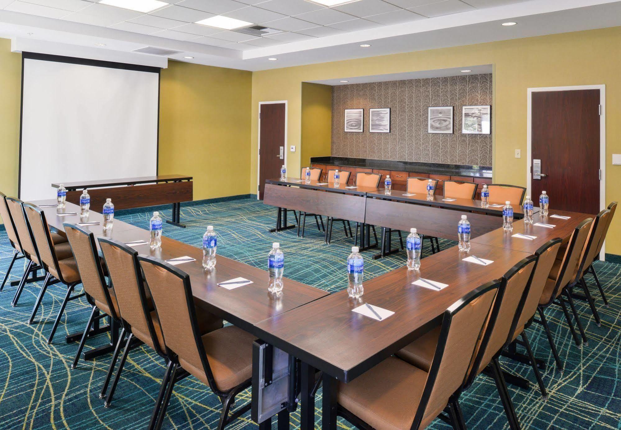 Springhill Suites Fresno Exteriér fotografie
