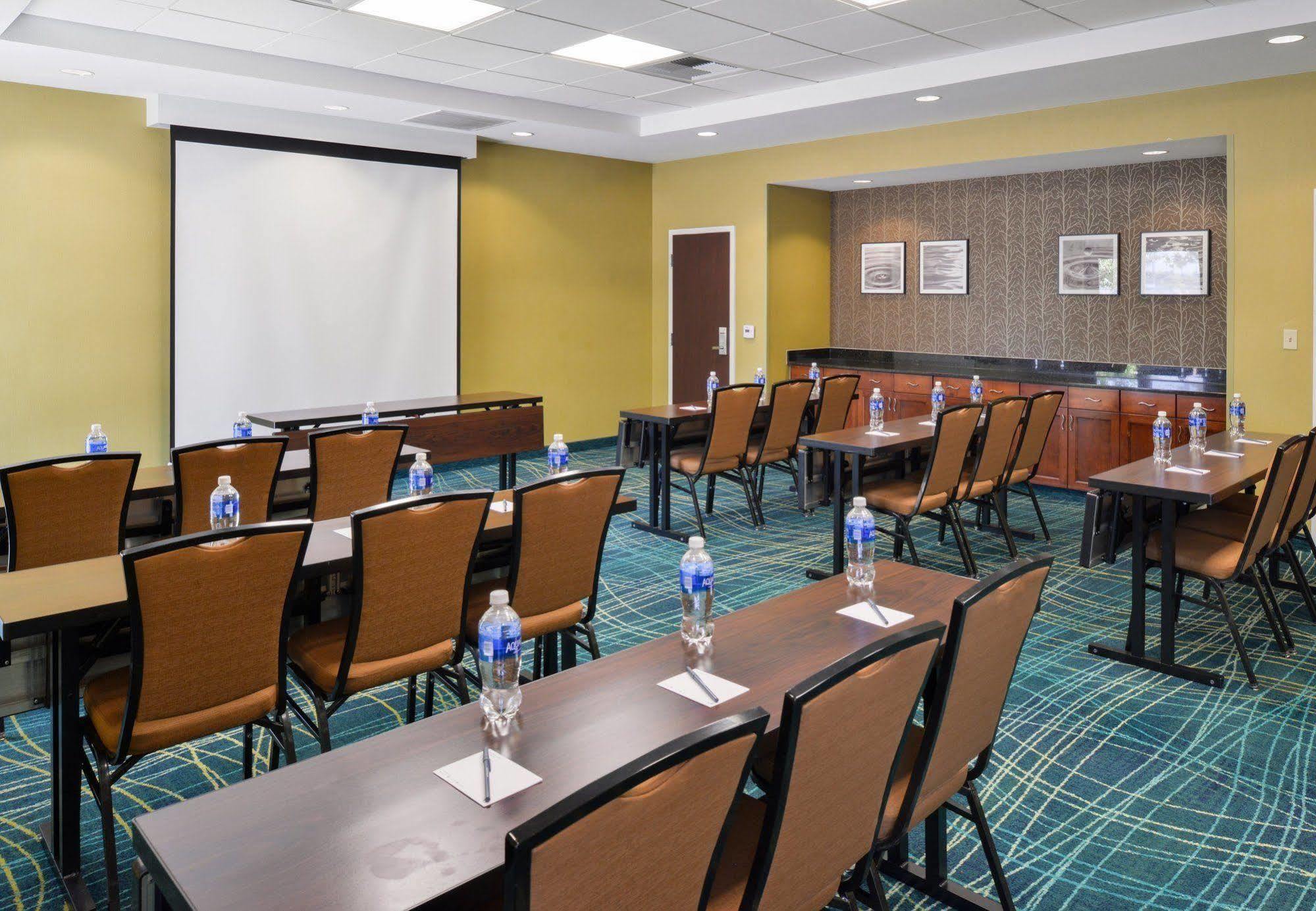Springhill Suites Fresno Exteriér fotografie